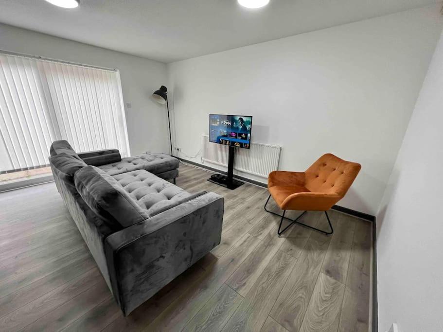3 Bedroom House With Parking Manchester Luaran gambar
