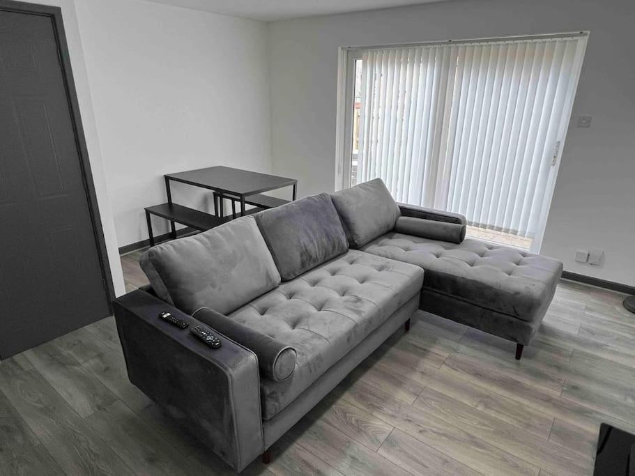 3 Bedroom House With Parking Manchester Luaran gambar